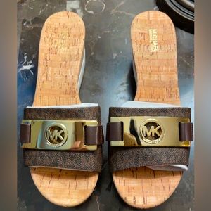 ⭐️Brand: Michael Kors ⭐️Wedge Type Sandals ⭐️ Size: 7.5